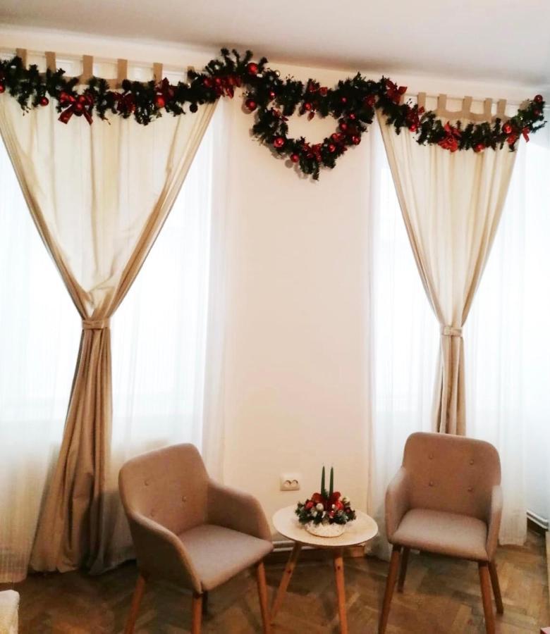 Sunny Old Town Apartment Braşov Buitenkant foto
