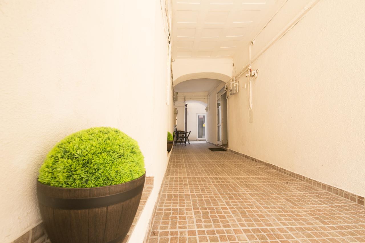 Sunny Old Town Apartment Braşov Buitenkant foto