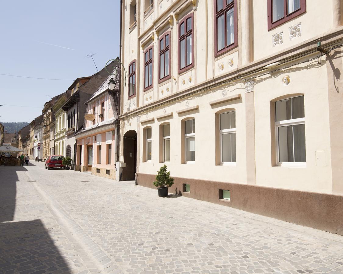 Sunny Old Town Apartment Braşov Buitenkant foto