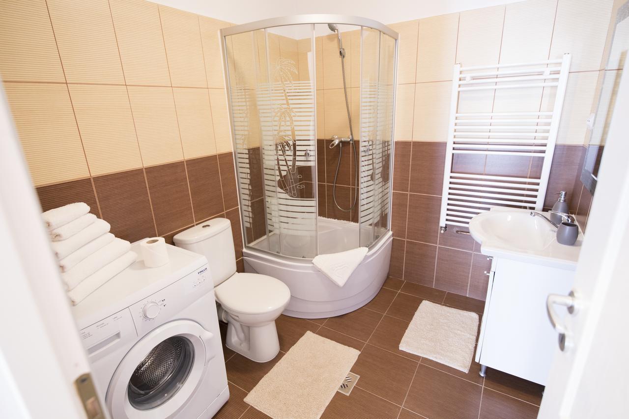 Sunny Old Town Apartment Braşov Buitenkant foto
