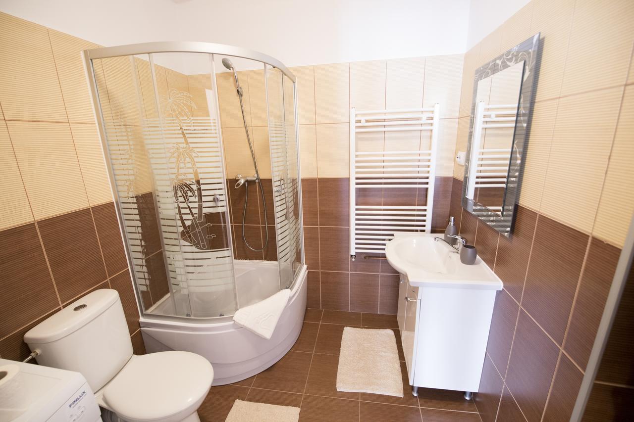 Sunny Old Town Apartment Braşov Buitenkant foto