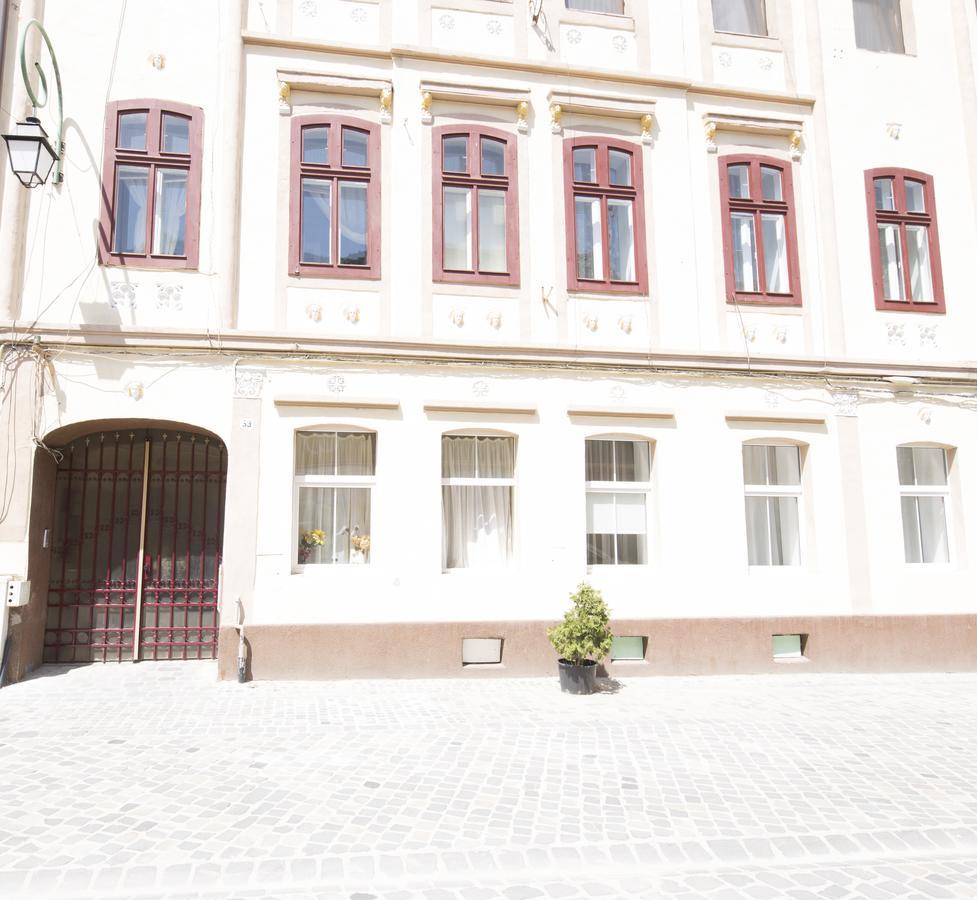 Sunny Old Town Apartment Braşov Buitenkant foto