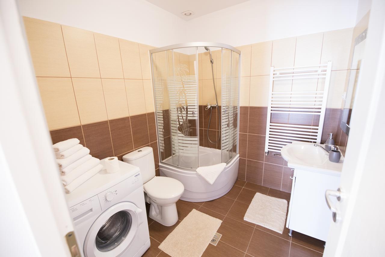 Sunny Old Town Apartment Braşov Buitenkant foto