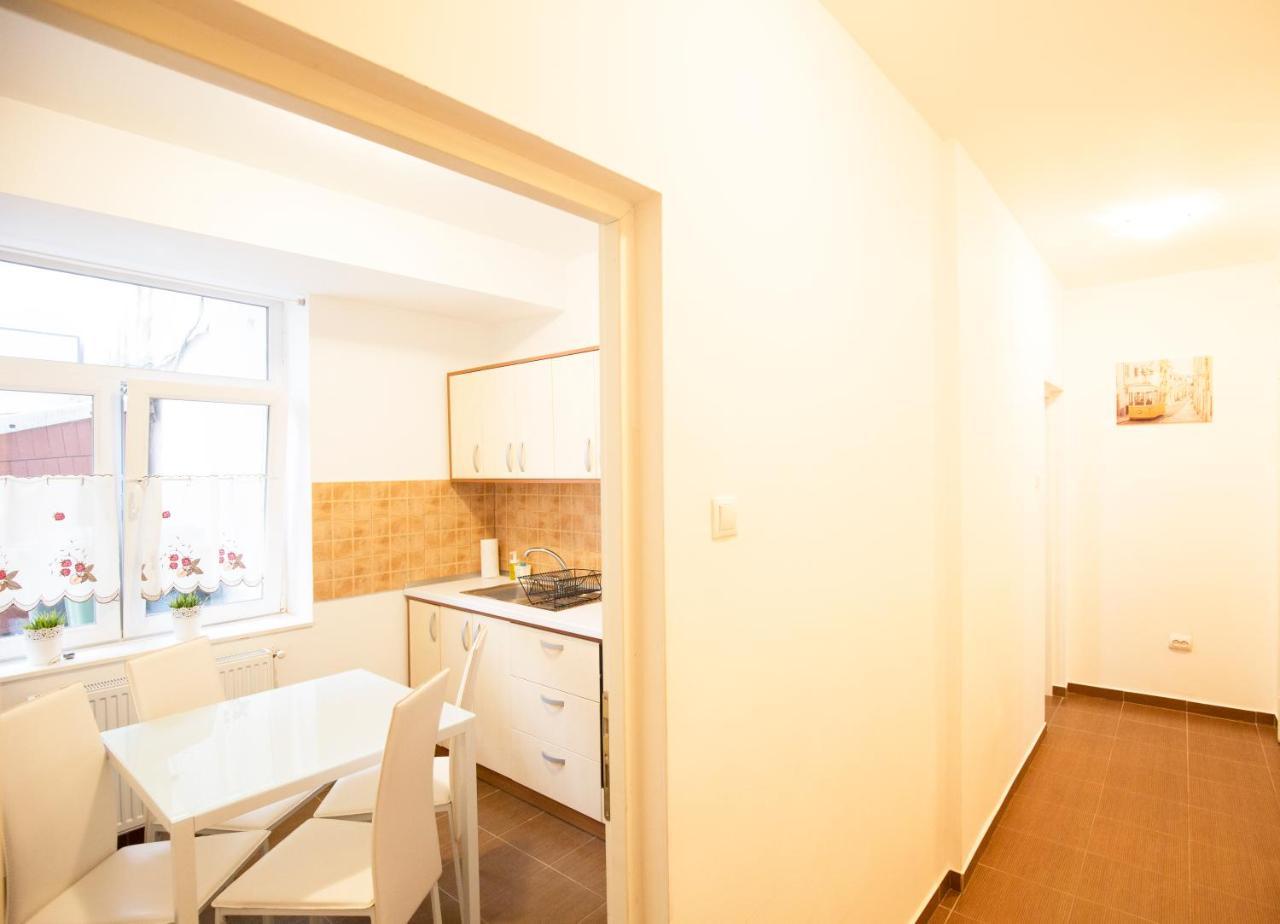 Sunny Old Town Apartment Braşov Buitenkant foto
