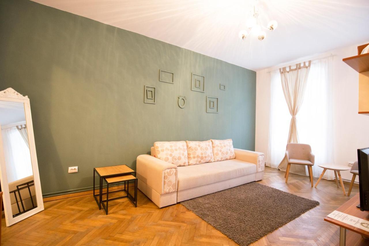 Sunny Old Town Apartment Braşov Buitenkant foto