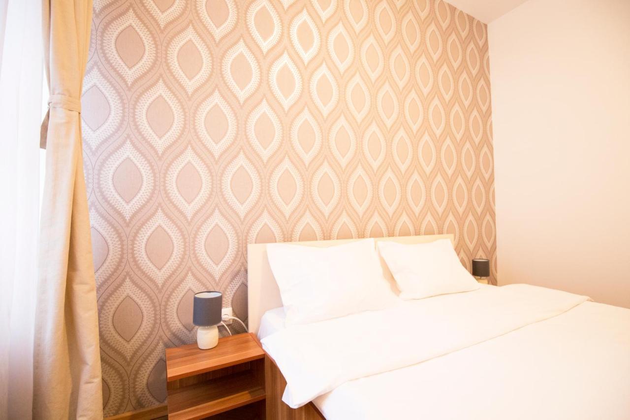 Sunny Old Town Apartment Braşov Buitenkant foto