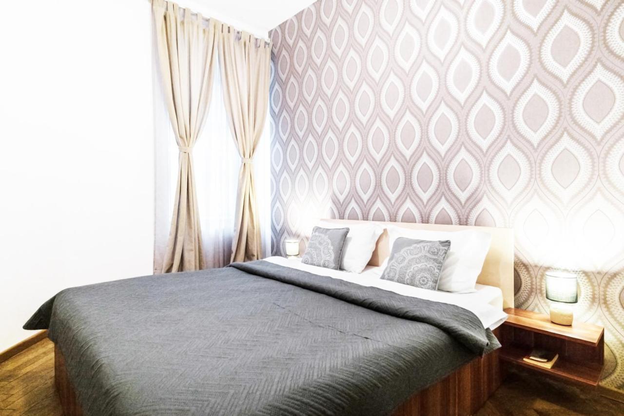 Sunny Old Town Apartment Braşov Buitenkant foto