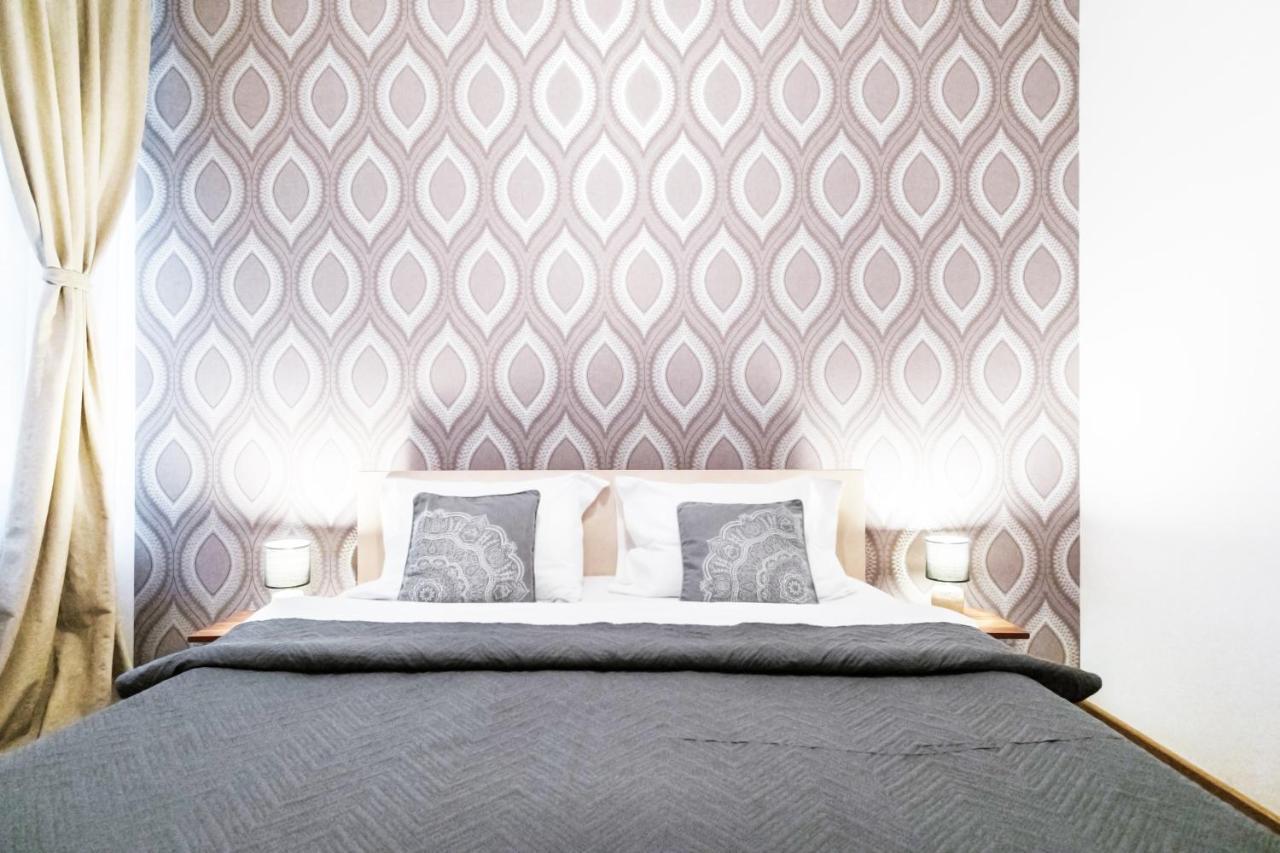 Sunny Old Town Apartment Braşov Buitenkant foto