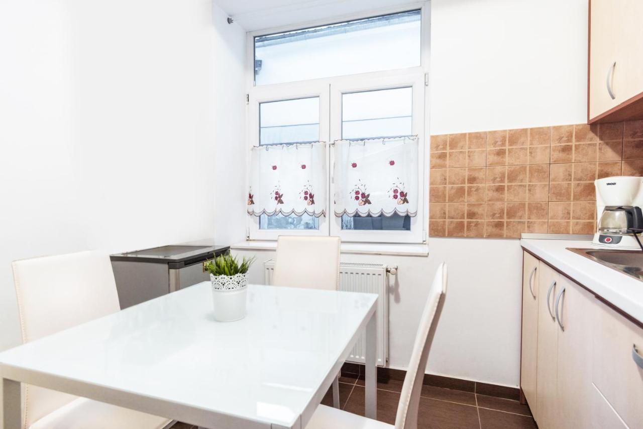 Sunny Old Town Apartment Braşov Buitenkant foto