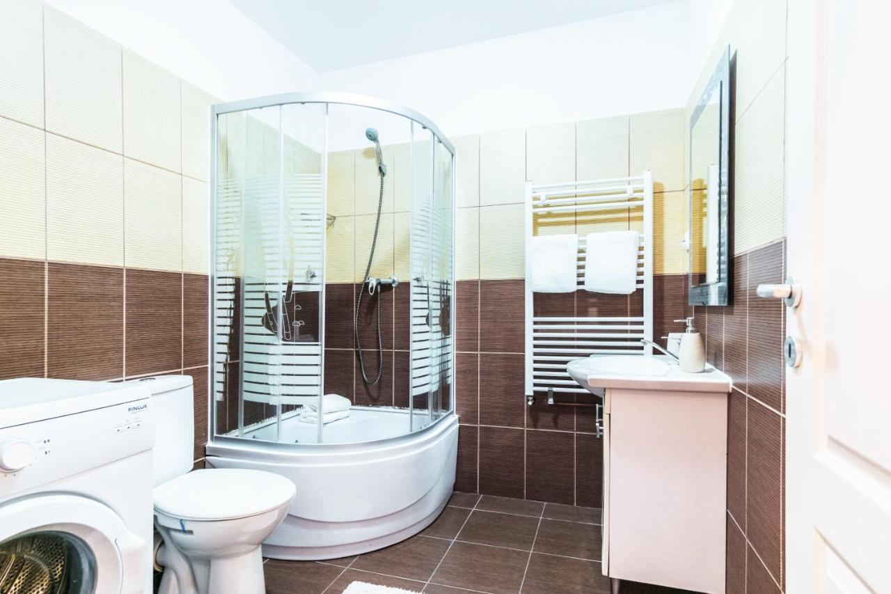 Sunny Old Town Apartment Braşov Buitenkant foto